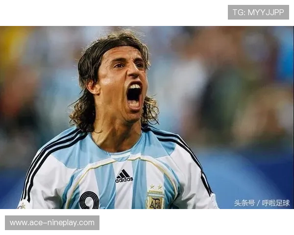 长发男足球星盘点及其个人风采展示